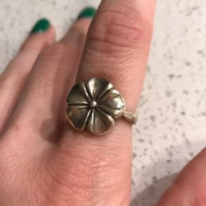 Flower size 8 sterling silver ring